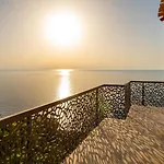 Luxury With Unmatched View And Sea-fall Pool *