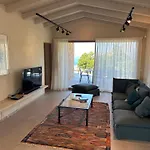 Villa Luxury With Unmatched View And Sea-fall Pool
