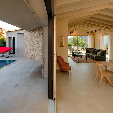 Luxury Villa With Unmatched View And Sea-Fall Pool Villa