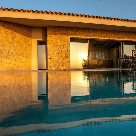 Villa Luxury With Unmatched View And Sea-fall Pool