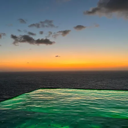 Luxury With Unmatched View And Sea-fall Pool فيلة