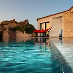 Luxury With Unmatched View And Sea-fall Pool * コスタ・パラディーゾ