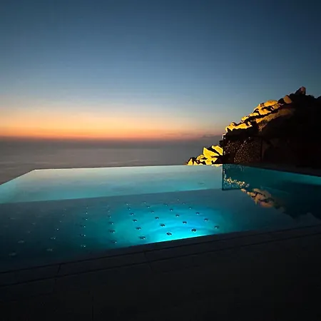 Luxury With Unmatched View And Sea-fall Pool *