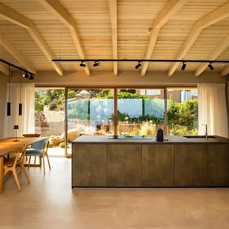 Luxury With Unmatched View And Sea-fall Pool Costa Paradiso