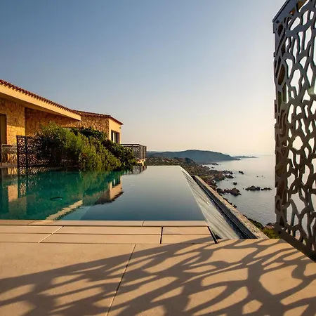 Luxury With Unmatched View And Sea-fall Pool *
